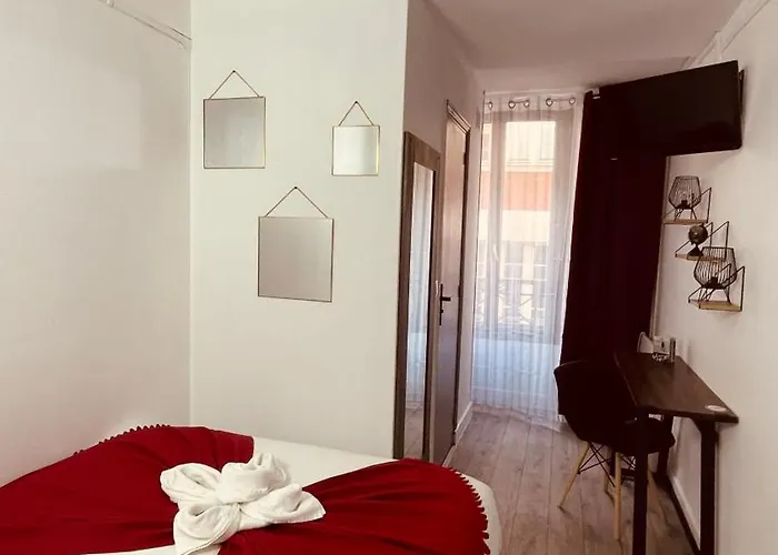 Louvain Hotel *