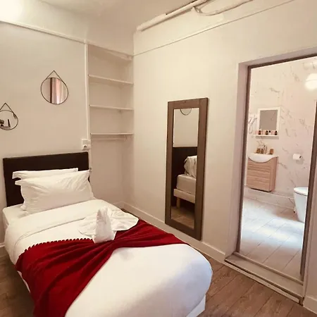 Louvain Hotel *