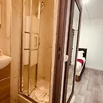 Louvain Hotel *